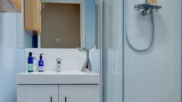 Apartment, 3 Bedrooms | Bathroom
