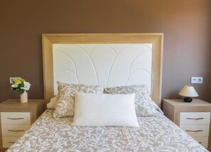 2 bedrooms, iron/ironing board, travel cot, WiFi