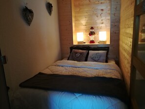 2 chambres, fer et planche à repasser