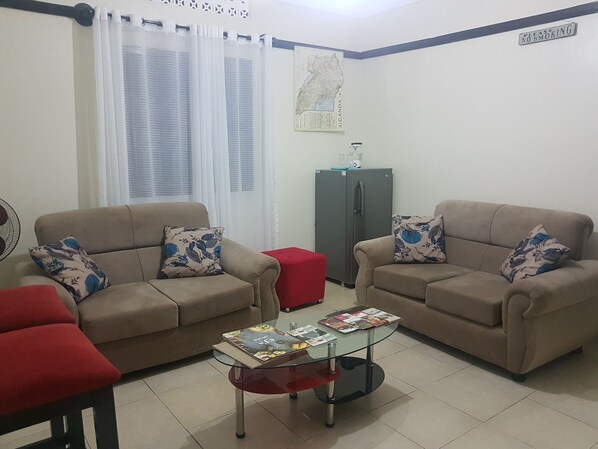 TV - Wemofa Pad - 2 Bedroom Self-Catering House (Entebbe)