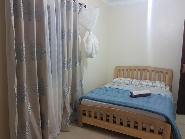 2 bedrooms, desk, iron/ironing board, Internet