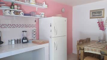 Fridge, microwave, oven, coffee/tea maker