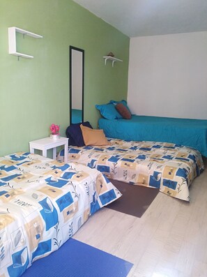 3 chambres, fer et planche à repasser, Wi-Fi gratuit, draps fournis