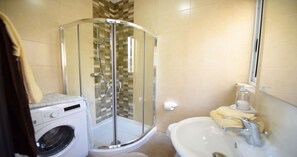 Shower, hair dryer, towels