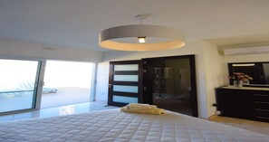 1 habitación, tabla de planchar con plancha, internet y ropa de cama 