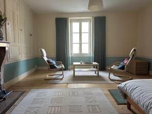 1 bedroom, iron/ironing board, free WiFi, bed sheets - Bridge Cottage is a charming stone built house in a picturesque village (Lusugny Sur Ouche)