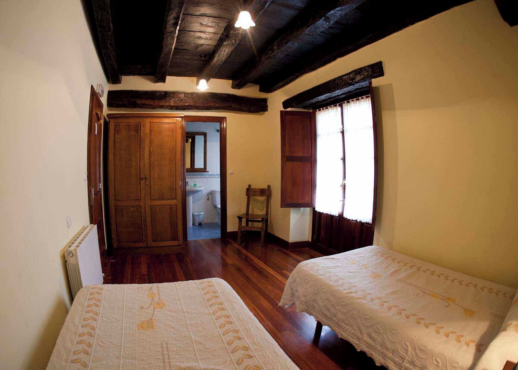 5 slaapkamers, een bureau, gratis wifi, beddengoed