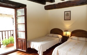 5 bedrooms, desk, free WiFi, bed sheets