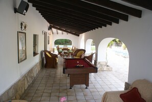 Outdoor dining -  6 Bed, air conditioned Villa w/ huge pool and private grounds (Jávea)
