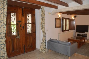 TV, fireplace, foosball, table tennis