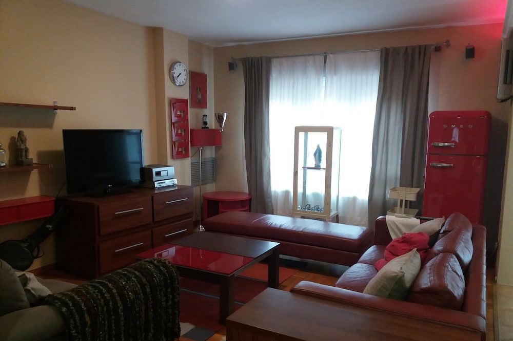 COMFORTABLE LOFT APARTMENT TOWN CENTER