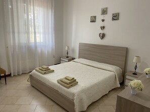 3 bedrooms, iron/ironing board, travel cot, free WiFi