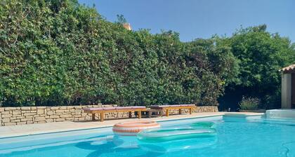 Belle maison dans un petit village provençale à 20' d'Aix.