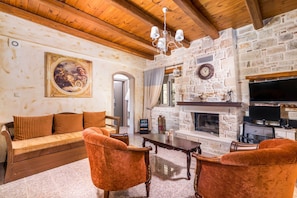 TV, fireplace