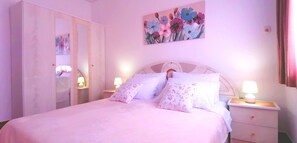 3 chambres, fer et planche à repasser, Wi-Fi gratuit, draps fournis