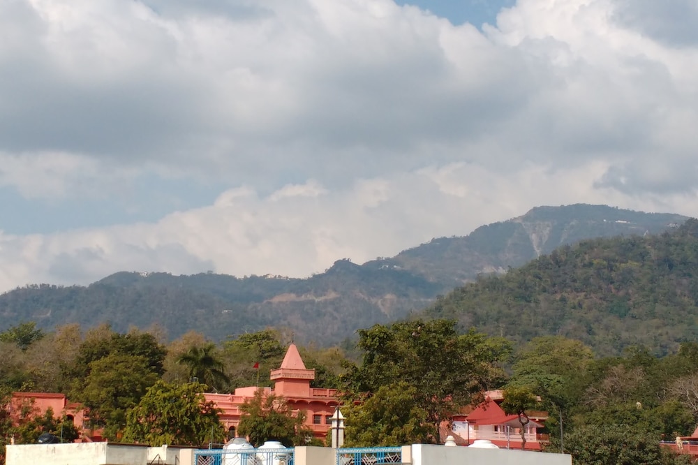 HariHar Niwas- Studio Apartment, near Gangaji