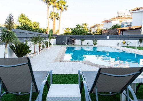Luxury Self-Catering Apartments with Heated Pool