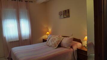 2 dormitorios, tabla de planchar con plancha, wifi gratis y ropa de cama