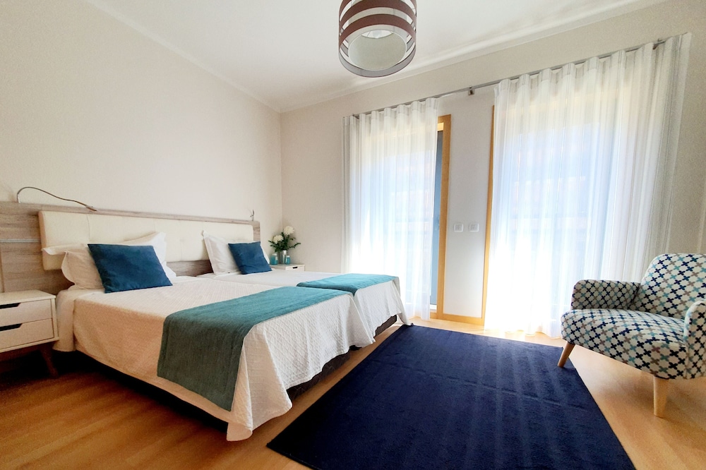 Golf, beach, countryside and city. Central and modern up to 5 guests