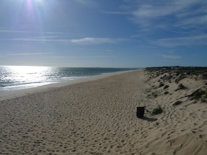 Beach nearby - Golf, beach, country and city. Central and modern for up to 5 guests (Olhão)