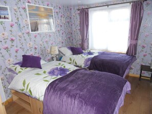 2 bedrooms, desk, iron/ironing board, WiFi