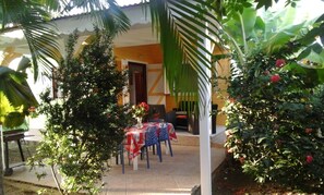 屋外ダイニングエリア