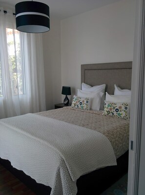 4 bedrooms, iron/ironing board, Internet, bed sheets