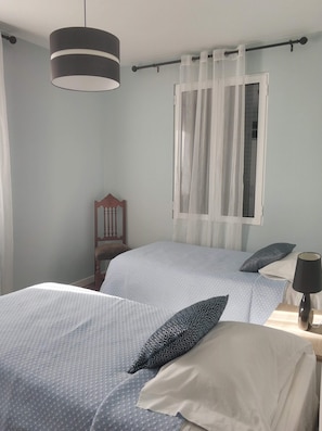 4 chambres, fer et planche à repasser, accès à Internet, literie fournie