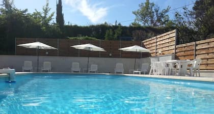 MAISON AVEC PISCINE PRIVEE et chauffée (au calme) : AIE PEPITA