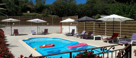 حمّام سباحة خارجي، حمّام سباحة مُدفَّأ