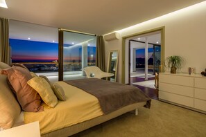 5 bedrooms, in-room safe, iron/ironing board, travel crib - Stunning Villa Close To Ibiza Town with Panoramic Sea and Sunset views (Cap Martinet)