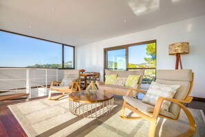 TV connectée, cheminée, chaîne hi-fi, imprimantes