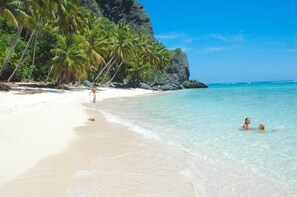 Camastros y toallas de playa 