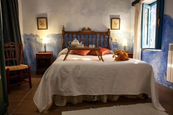 3 chambres, coffres-forts dans les chambres, fer et planche à repasser