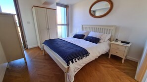 2 soverom, strykejern/-brett, reiseseng for barn og wi-fi