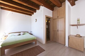 1 bedroom, free WiFi, bed sheets
