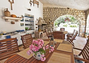 Fridge, cookware/dishes/utensils