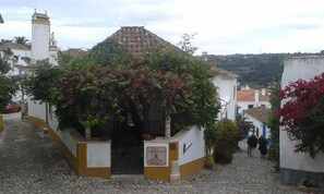 Exterior - THE WORKSHOP OF THE PAINTER (sao bartolomeu dos galegos)