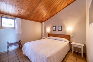 2 makuuhuonetta, silitysrauta/-lauta, ilmainen Wi-Fi, vuodevaatteet