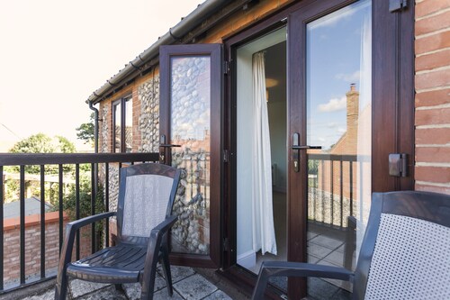 The Kelling -  a self catering cottage that sleeps 6 guests  in 3 bedrooms
