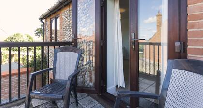 The Kelling - a self catering cottage that sleeps 6 guests in 3 bedrooms