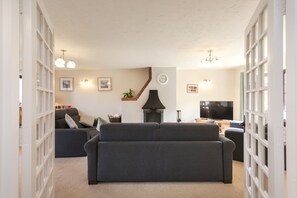 TV, fireplace - The Kelling -  a self catering cottage that sleeps 6 guests  in 3 bedrooms (Holt)