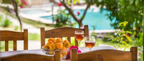 تناول الطعام بالخارج