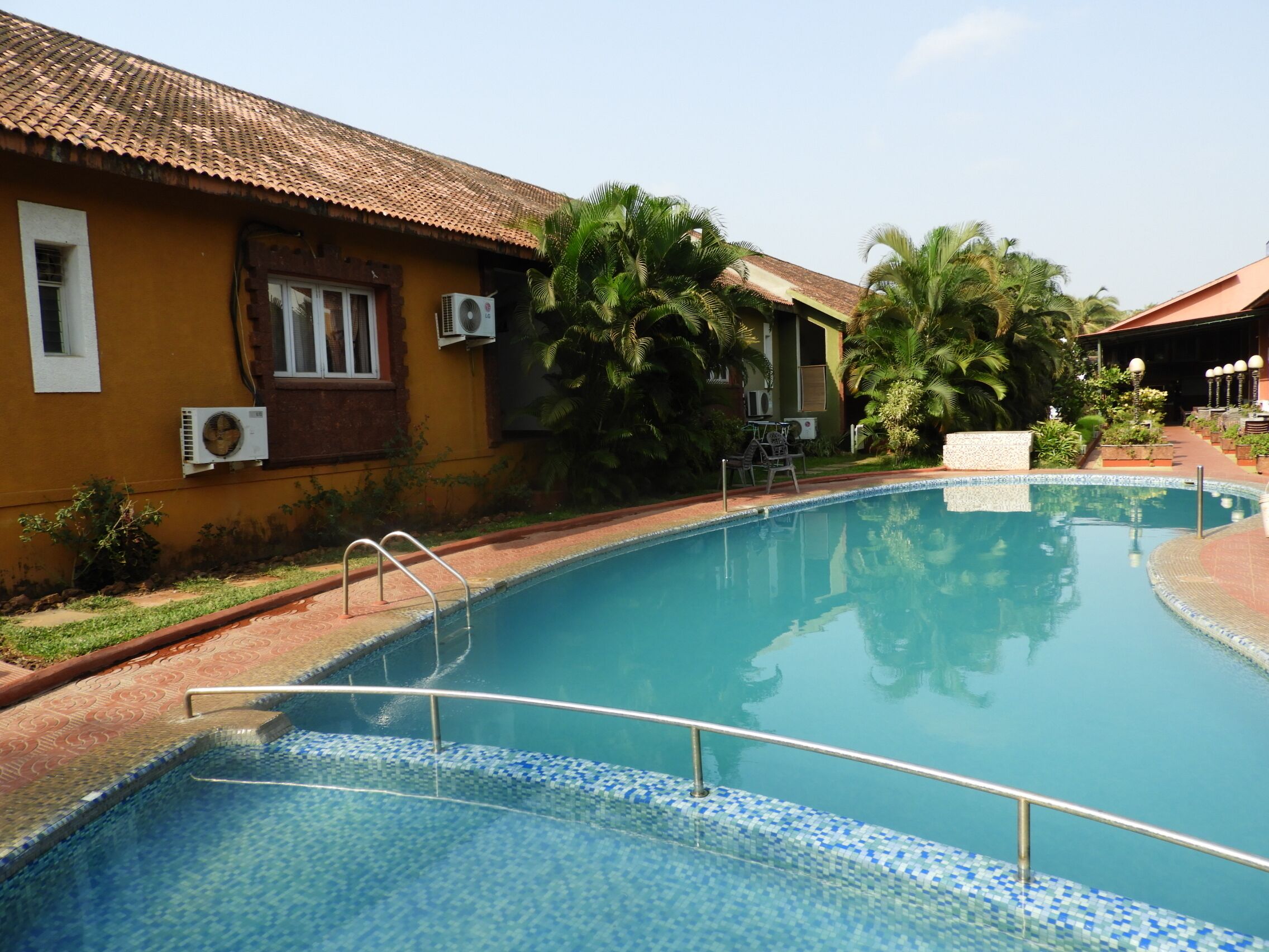 6 BEAUTIFUL, ELEGANTLY , DECORATED VILLAS ,  3 BEDROOMS AND 2 BEDROOMS