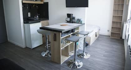 T1 bis renovated and furnished new, 10 minutes walk center valves and train station