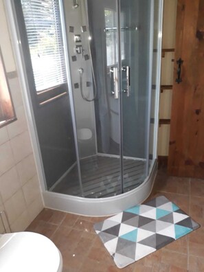 Shower, hair dryer, towels, toilet paper
