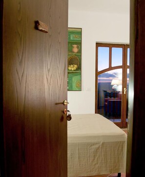 1 slaapkamer, een strijkplank/strijkijzer, wifi, beddengoed