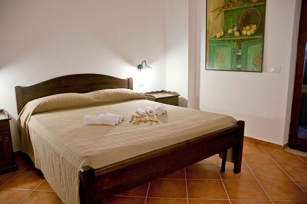 1 slaapkamer, een strijkplank/strijkijzer, wifi, beddengoed