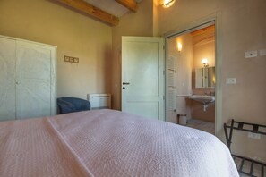 3 chambres, fer et planche à repasser, Wi-Fi gratuit, draps fournis