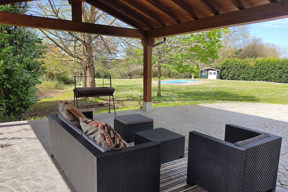 VILLA EL TINGANON, A LUXURY ONLY 3 MINUTES FROM THE CENTER OF LLANES
